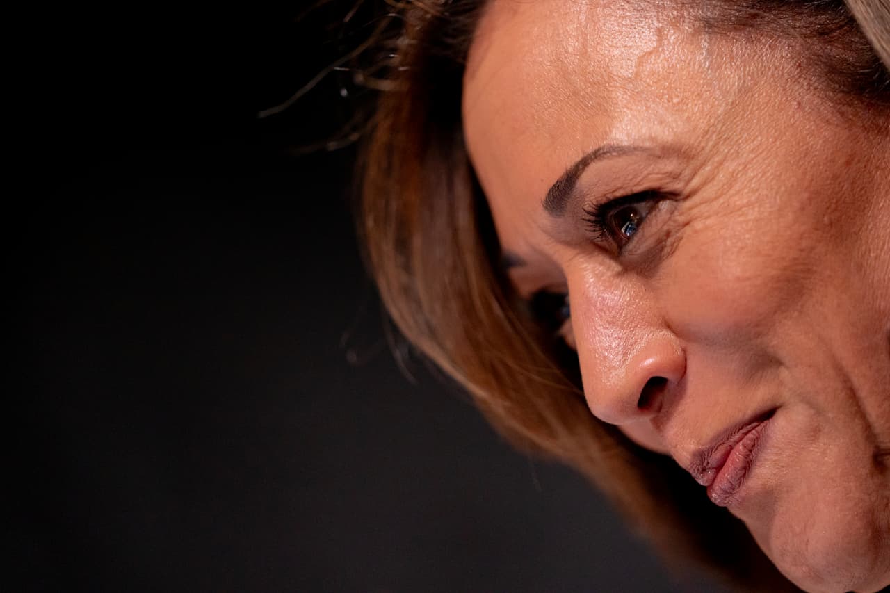Pero también aparecieron mensajes dirigidos a la actual vicepresidenta y compañera de fórmula de Joe Biden, Kamala Harris.