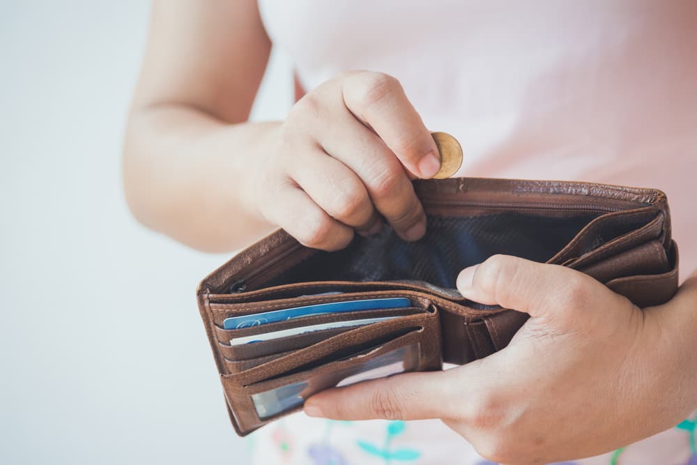 <b>7. Menos compras online</b>
<br>Antes de pulsar el botón para una compra online, pregúntate a ti mismo si realmente necesita el producto. A los que siguen comprando cosas que no necesitan, se les sugiere que eliminen las aplicaciones de compra de su teléfono.
