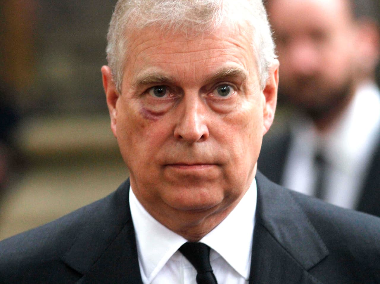 En la pieza se afirma que el príncipe Andrew se reunió con Epstein al menos 10 veces durante 12 años de amistad.
