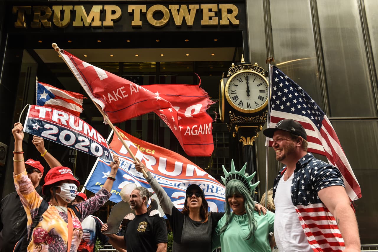 Con el presidente Trump con coronavirus y menos de un mes para las elecciones presidenciales de Estados Unidos, sus partidarios han organizado mítines semanales.