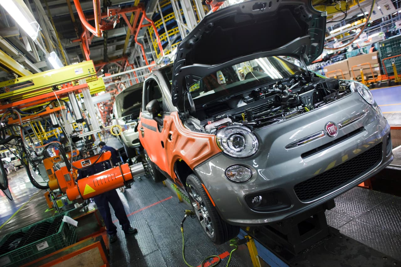 <b>Planta Ensamblaje Toluca FCA (Fiat Chrysler)</b>
<br>Ubicación: Toluca. México.
<br>Establecida en 1964 por Chrysler Corporation. 
<br>Extensión: 1,570,000 pies cuadrados.
<br>Productos exportados a Estados Unidos: 
<b>Dodge Journey</b> y 
<b>Fiat 500</b>.
<br>Capacidad anual: 300,000 unidades
<br>