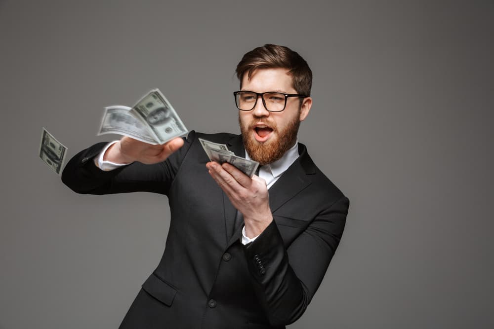 Las tendencias cósmicas traerán aspectos muy favorables para que tu palabra sea efectiva, y que puedas ganar un dinerito, pero no te dejes llevar por esas fantasías piscianas que tienden a ponerte la cabeza y los pies en las nubes.
<br>