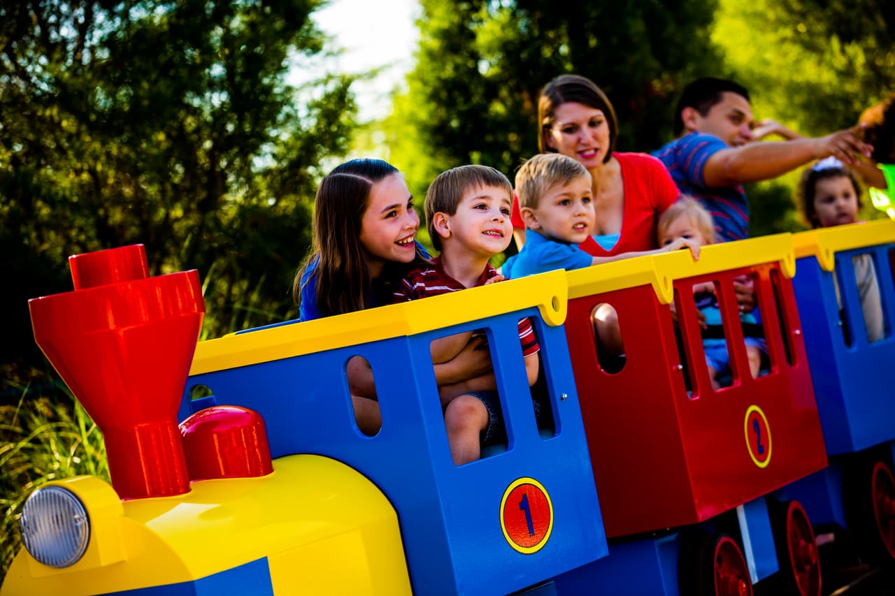 Las novedades incluyen atracciones interactivas como Lego Ferrari Build and Race y espectáculos acuáticos llenos de emoción.