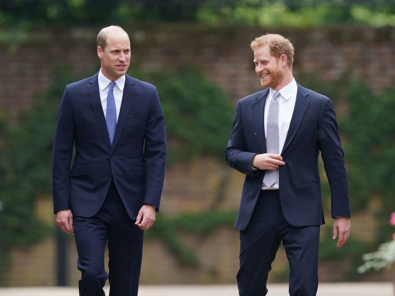 "Creo que 
<b><a href="https://www.bbc.co.uk/iplayer/episode/m000xhsl/breakfast-01072021" target="_blank">son dos hermanos extremadamente profesionales</a></b> en un momento que no se trata de ellos en absoluto", dijo a 'BBC breakfast'.
<br>