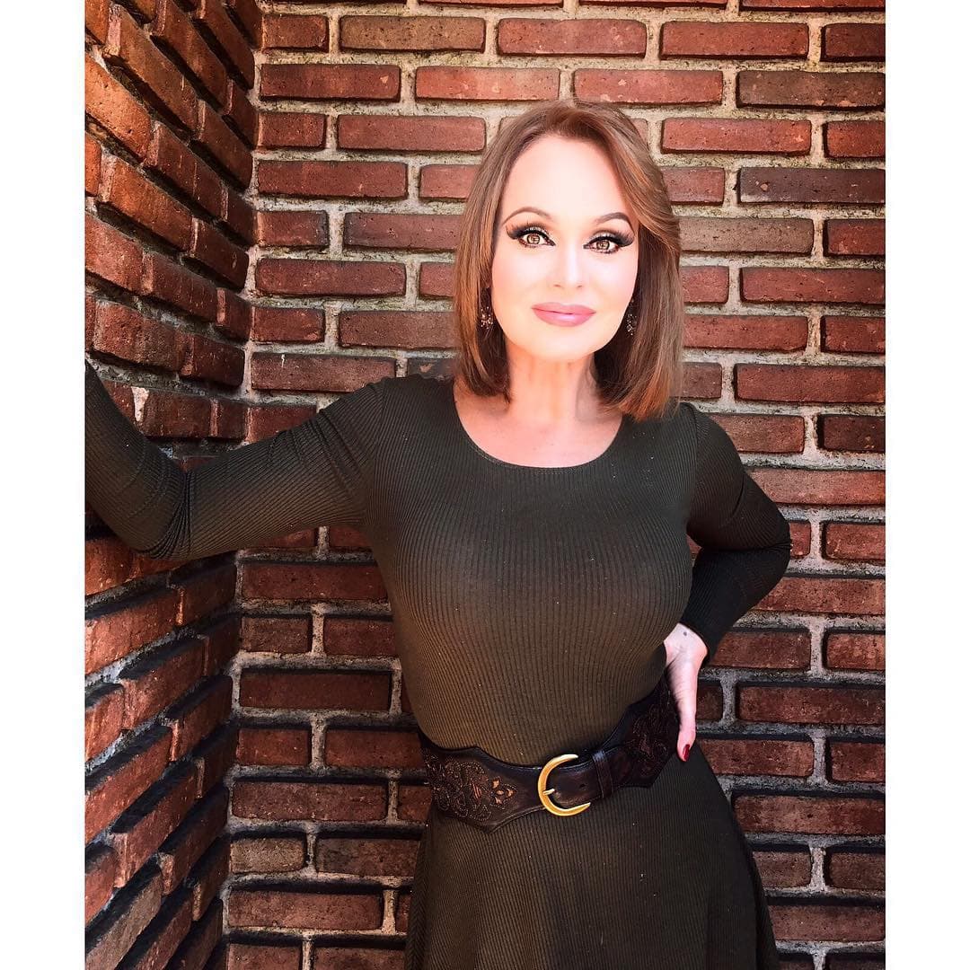 <b><a href="http://www.univision.com/programas/novelas/el-caso-del-envenenamiento-de-gaby-spanic-el-escandalo-que-protagonizo-la-actriz-hace-siete-anos-fotos">Gaby</a></b> llegó a casa de su hermana con cámaras de televisión para que captaran su emotivo encuentro, pero al parecer a 
<b>Dany</b> no le gustó la idea, según contó una exempleada a la revista 'TVNotas'.