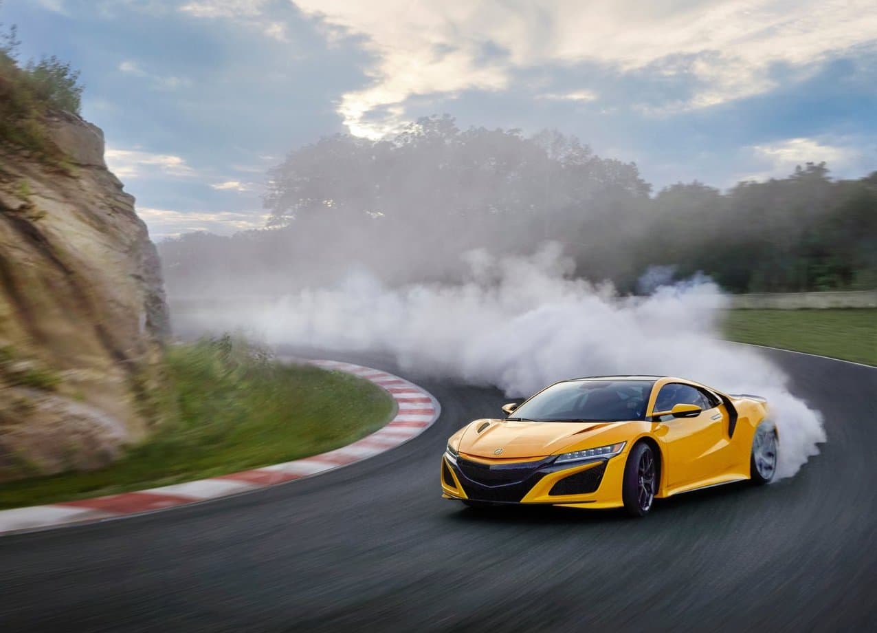 <b>8) Honda NSX – 1,033,656 publicaciones</b>
<br>Potencia: 573 caballos de fuerza
<br>0-60 mph (98 km/h): 2.7 segundos
<br>Velocidad máxima: 191 mph (307 km/h)
<br>Precio: $157,500
<br>