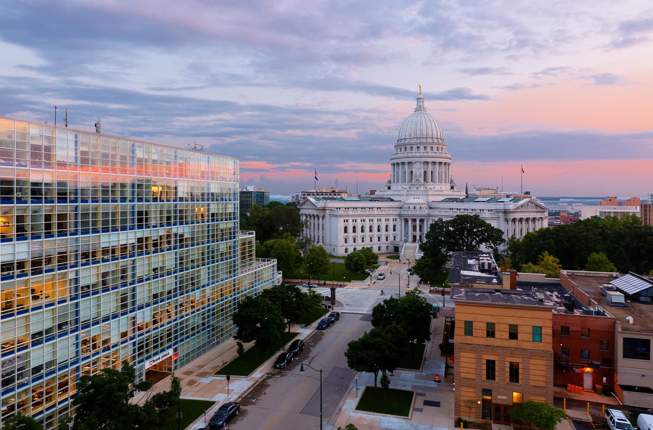 <b>Madison, Wisconsin.</b> El estudio llegó a esta conclusión aproximada que no hace necesaria una escala de clasificación gradual. Todas las ciudades mencionadas aquí tienen una ventaja sobre el resto del país. 
<br>