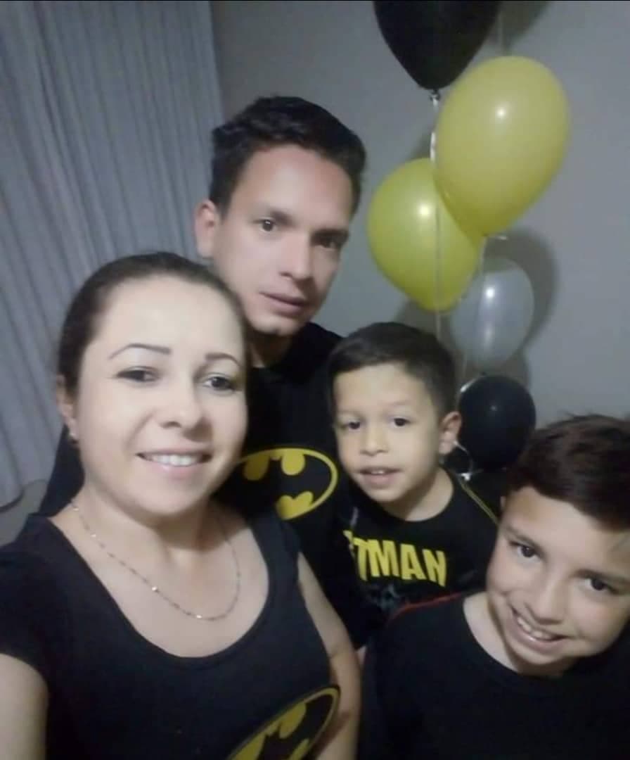 Sin embargo, aunque allí encontraron atención médica para Marcelo, la falta de tecnología de primera punta, le ocasionó al pequeño de 13 años 
<b>entrar y salir de un estado de coma</b>, luego de sufrir convulsiones varias veces durante meses, mientras esperaban los resultados de un encefalograma. 
<br>