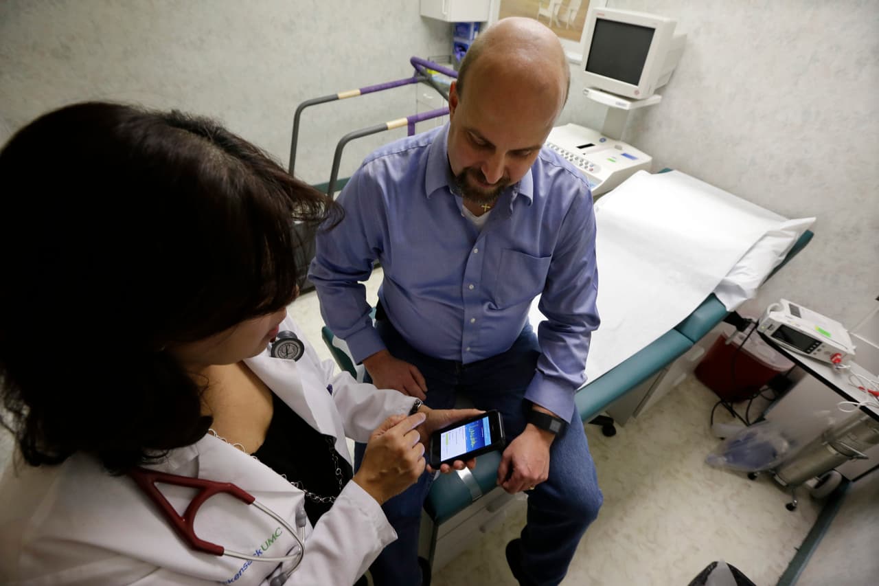 <b>1. EL CORAZÓN</b>: Los 
<a href="http://www.univision.com/noticias/enfermedades-cardiovasculares/se-sienta-mas-de-10-horas-al-dia-podria-estar-en-riesgo-de-sufrir-enfermedades-cardiovasculares">problemas cardíacos</a> son los responsables de la mayor cantidad de muertes en el mundo. Casi nueve millones de personas fallecieron por esta causa en 2015 según cifras de la 
<a href="http://www.who.int/mediacentre/factsheets/fs310/es/"><u>Organización Mundial de la Salud</u></a> (OMS).