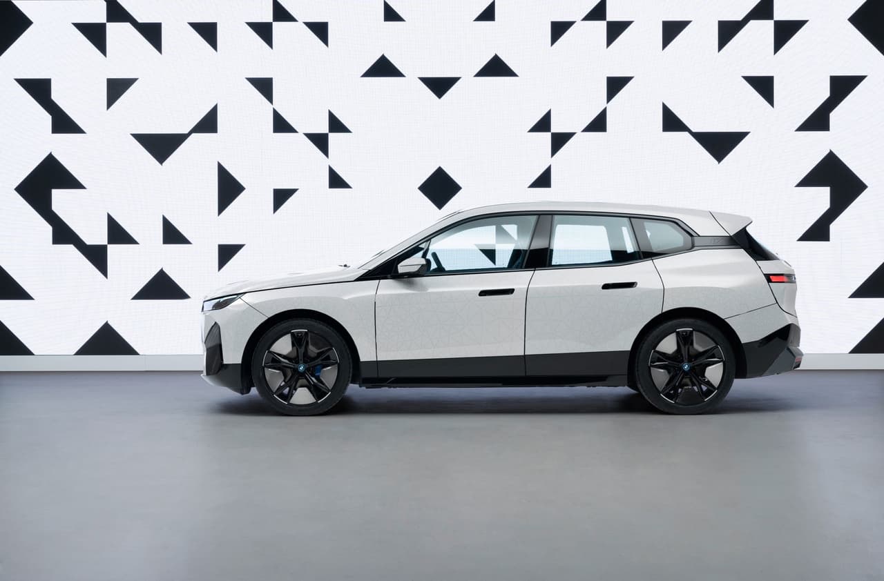 BMW iX Flow Concept