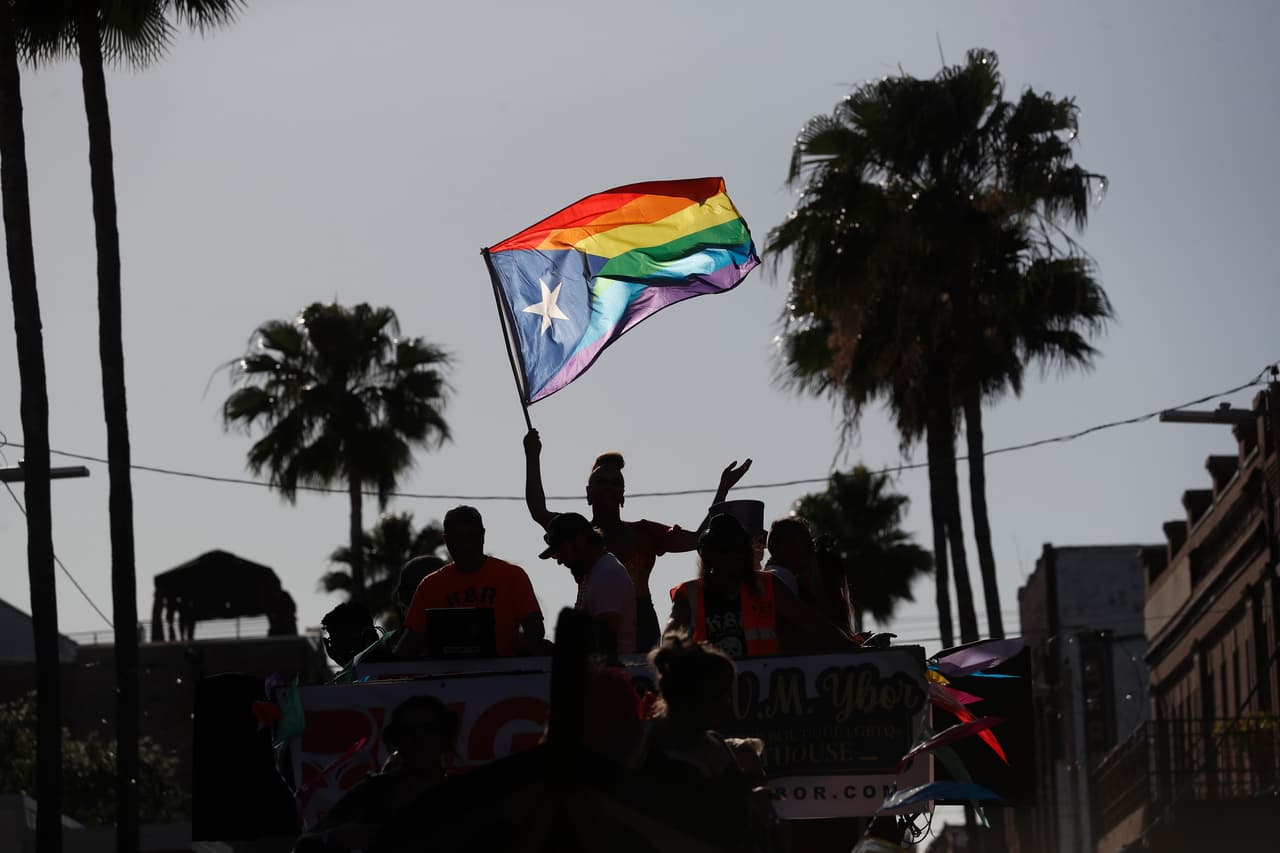 La Campaña por los Derechos Humanos 
<b><a href="https://www.univision.com/noticias/estados-unidos/organizacion-derechos-lgbt-emergencia-estados-unidos" target="_blank">declaró un estado de emergencia para la comunidad LGBTQ+ en Estados Unidos</a></b> y publicó una guía de lo que llaman 
<b>"leyes discriminatorias en cada estado". </b>