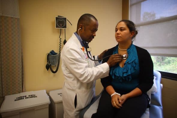 <b>Faringitis.</b> La faringitis es un padecimiento que se puede presentar tras una gripe o un resfriado. Los síntomas son irritación de garganta y fiebre.