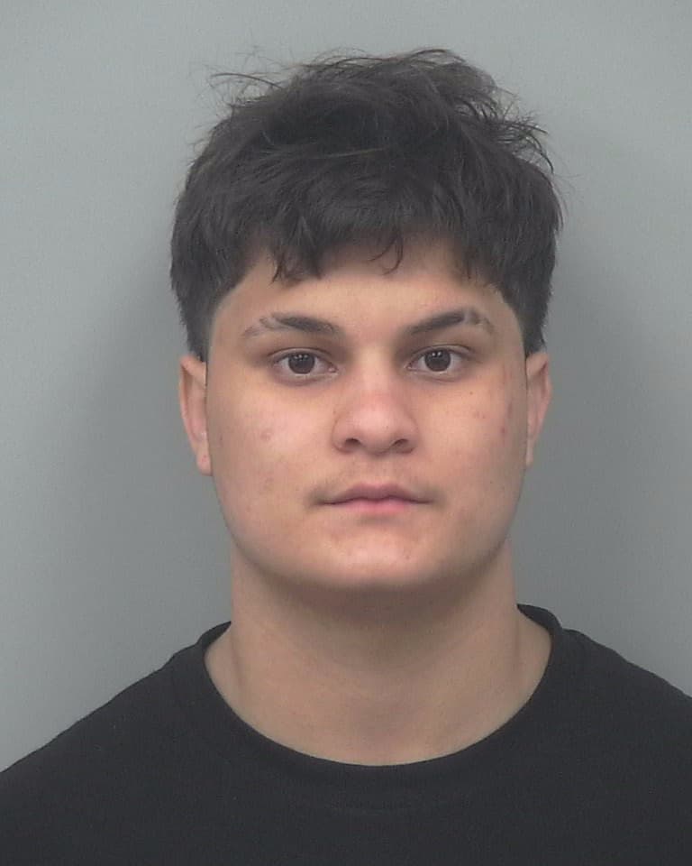Roberto Valle Morales, de 18 años.