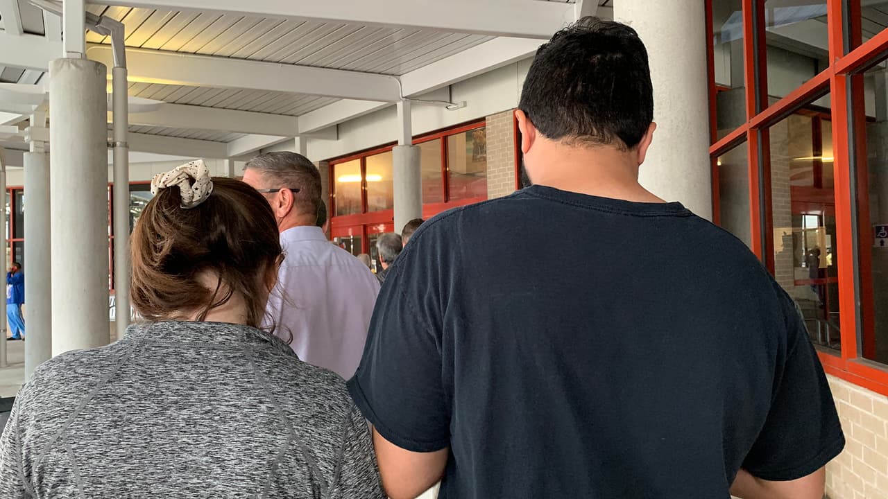 Cuando llegues a las urnas hay dos pasos importantes que debes tomar en cuenta, el primero es recordar que vas a llenar la planilla y después se debe escanear. 
<br>