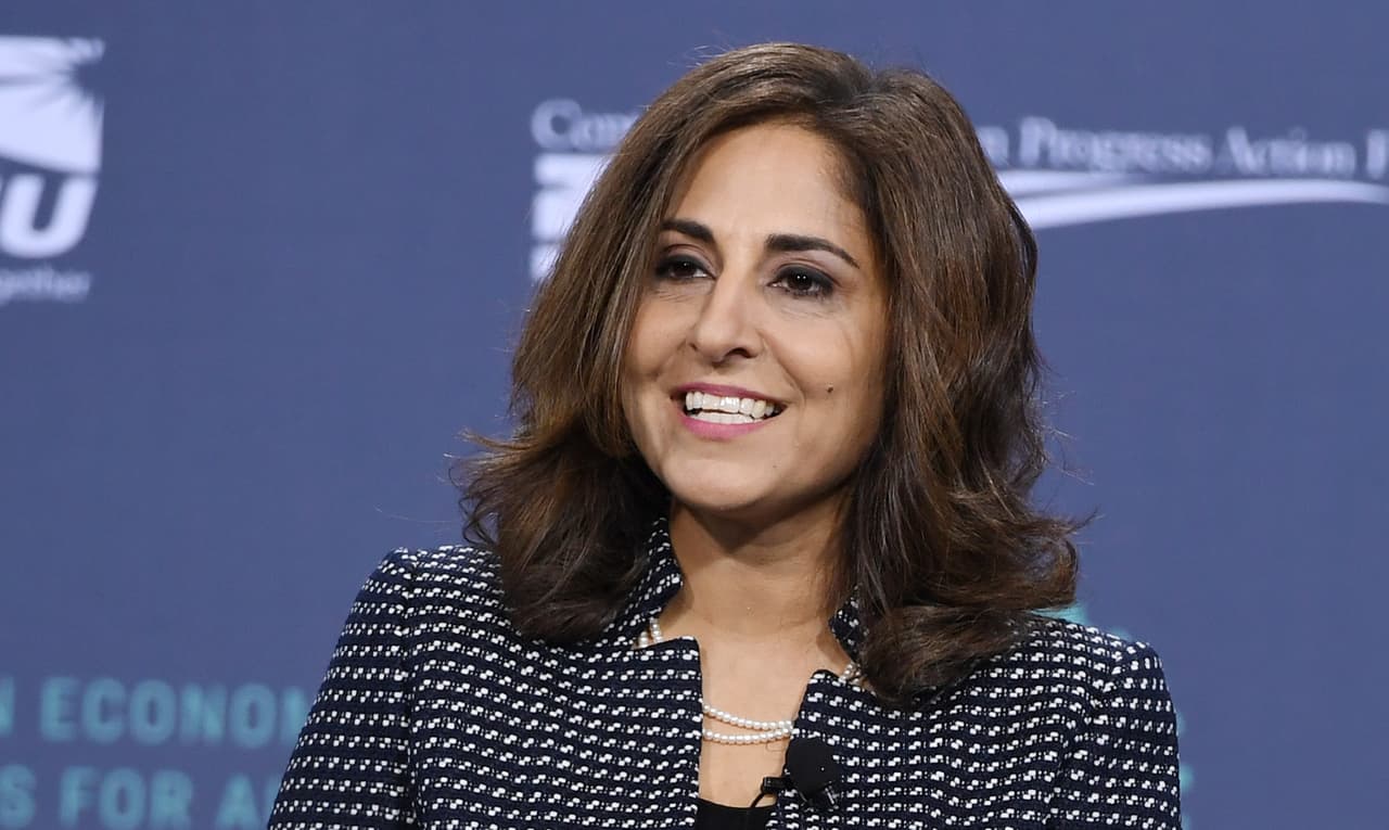 <b>Directora de la Oficina de Administración y Presupuesto: Neera Tanden</b>. Actualmente preside el Centro para el Progreso de Estados Unidos y fue asesora del Departamento de Salud y Servicios Humanos de Estados Unidos. Es hija de inmigrantes de la India.