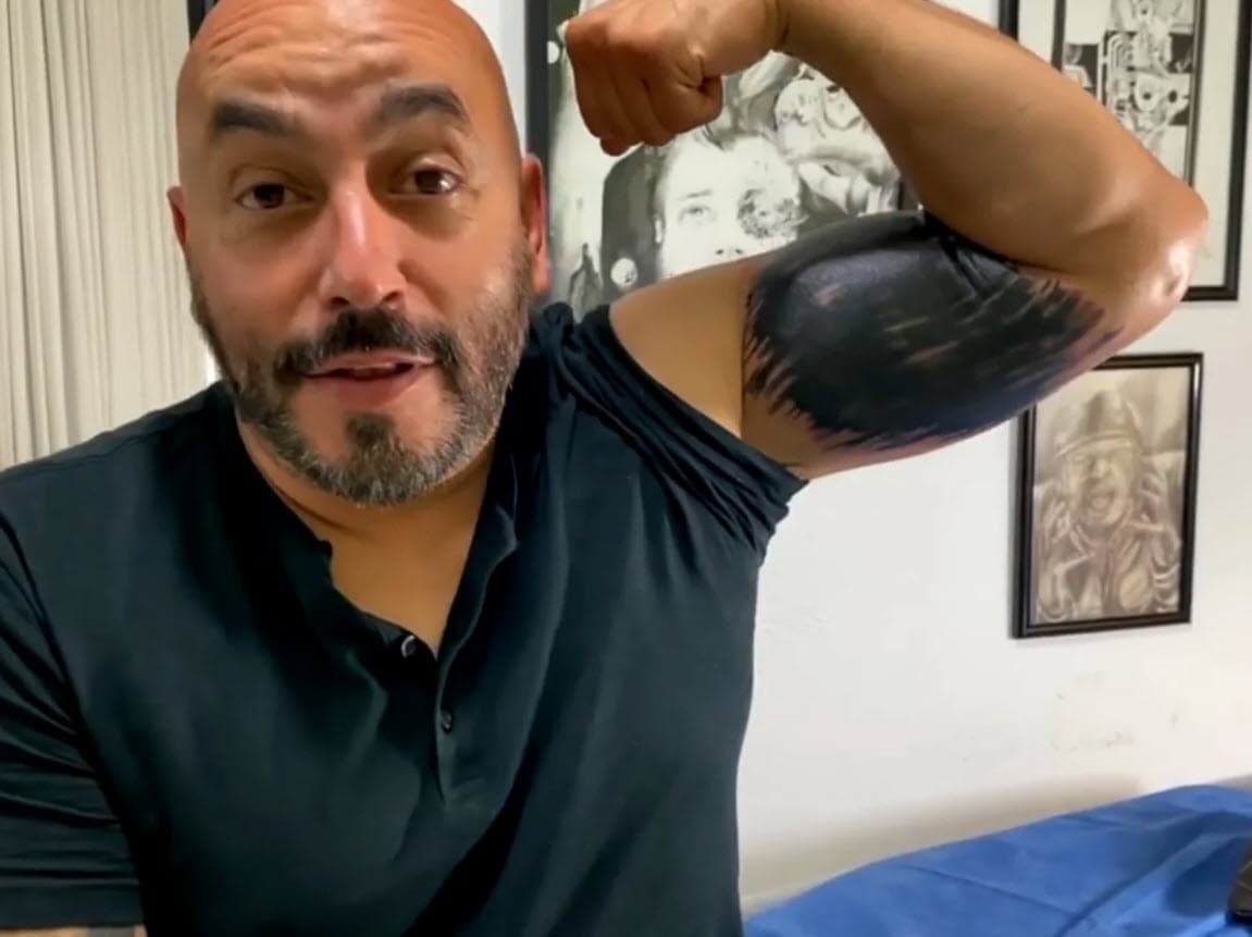 Dos años después, en junio de 2021, el cantante 
<a href="https://www.univision.com/famosos/lupillo-rivera-belinda-tatuaje-catrina-blackout">lo tapó con un 'brochazo'</a>, diseño de la autoría de su hijo L'rey.
<br>