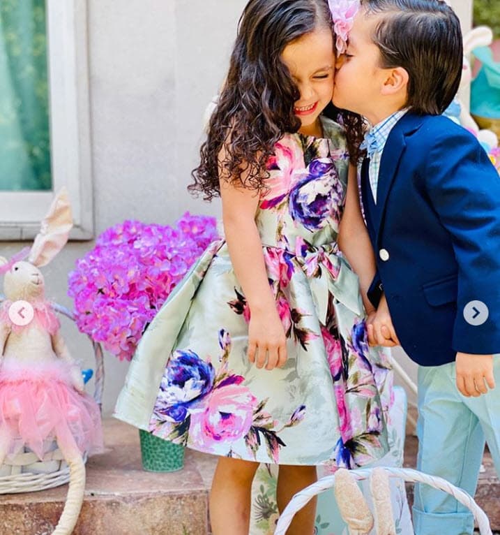 Es por esta razón que ni a ella ni a su marido les gusta comprarles juguetes a sus mellizos: prefieren que los niños se los compren con su esfuerzo.
<br>