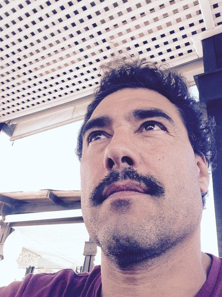 Esta no es la primera vez que 
<b><a href="http://www.univision.com/temas/eduardo-yanez">Eduardo</a></b> reacciona así ante la prensa o con sus compañeros de trabajo, pues en repetidas ocasiones se ha visto envuelto en distintos zafarranchos.