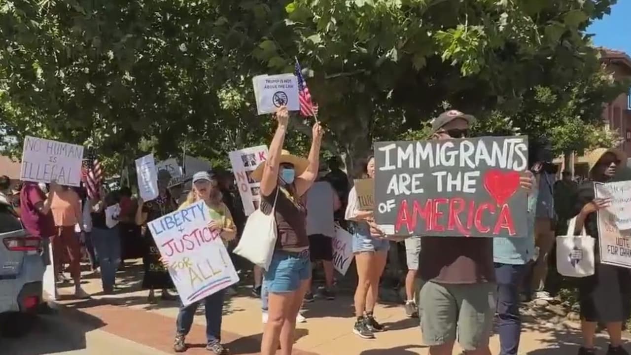 “Es una desgracia”: protestan en Morgan Hill en contra de operativos de ICE