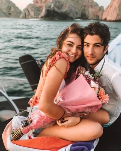 Después 
<b><a href="https://www.univision.com/famosos/se-confirman-las-sospechas-sofia-castro-y-juan-pablo-gil-anuncian-el-fin-de-su-relacion-fotos" target="_blank">Juan Pablo Gil fue novio de Sofía Castro</a></b>. Este romance fue todavía más corto, solo duraron dos meses.