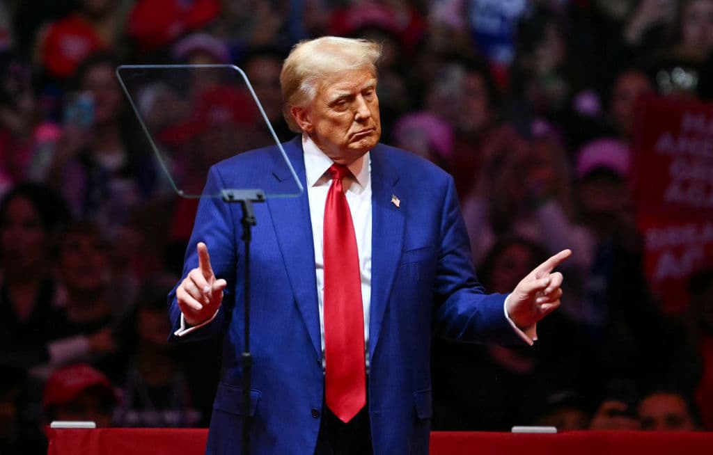 Hostin, cuya familia materna reside en la isla, recordó a Trump: "
<b>Ya que a usted le importa tanto el tamaño</b>, Jennifer López, Ricky Martin, Bad Bunny, Luis Fonsi y Marc Anthony tienen en conjunto más de 345 millones de seguidores en Instagram. Yo creo que usted solo tiene 26 millones". De esta forma, la periodista, abogada y autora de libros trajo a colación lo que están haciendo estas figuras famosas del mundo del entretenimiento: pedir un voto por la demócrata Kamala Harris.