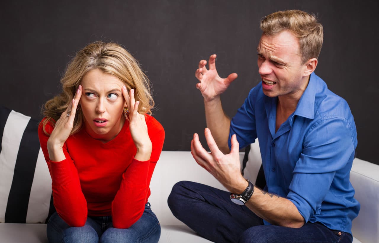 <b>LIBRA</b>
<br>No les gustan los conflictos; odian pelearse y estar en problemas con alguien, al punto de que pueden ceder y dejar de discutir simplemente para no estar incómodos y confrontados. Por eso mismo, suelen perdonar con facilidad. Saben además que al hacerlo mantienen la paz y su armonía interior que tanto anhelan.