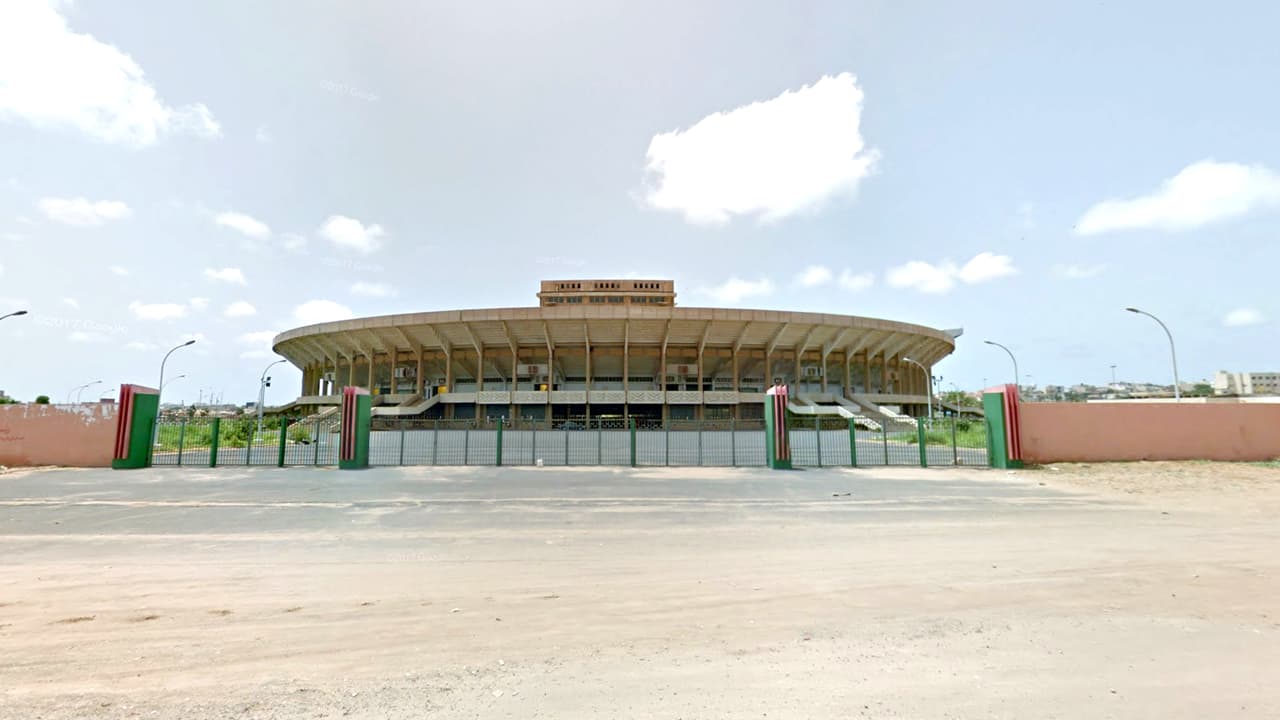 En Senegal, China ayudó a construir el Estadio Leopold Sedar Senghor en 1985. Tiene una capacidad total de 60,000 personas.