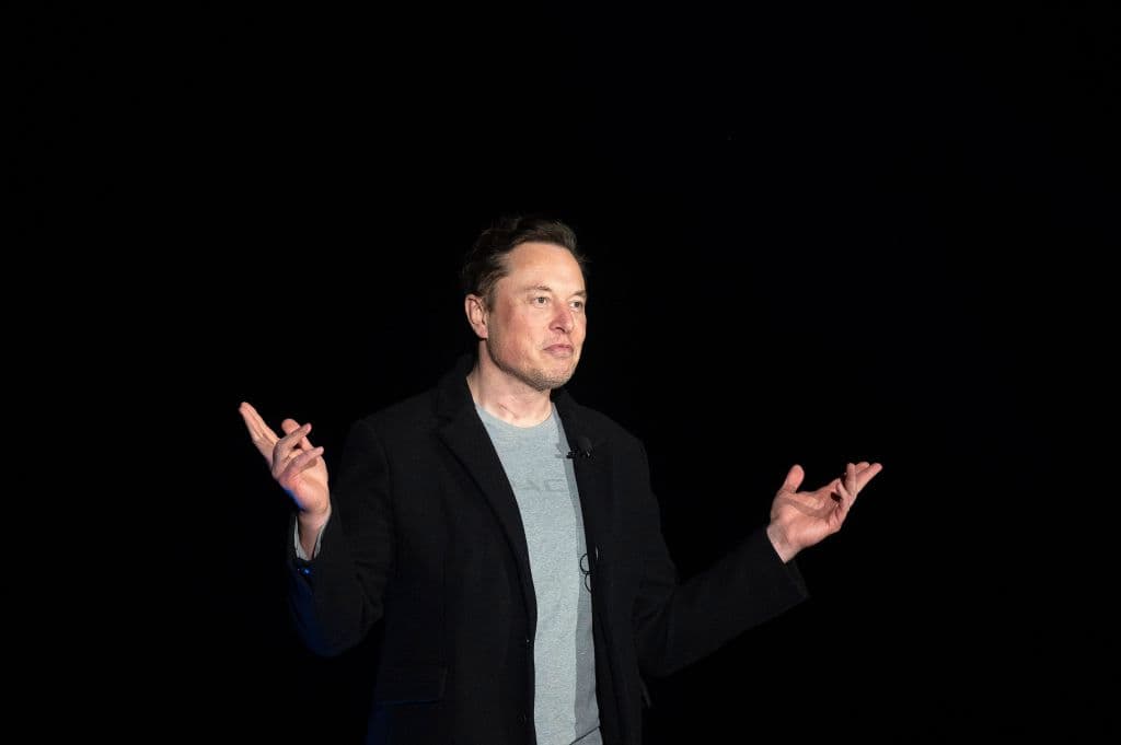 Musk rectifica y anuncia que restablecerá las cuentas suspendidas, pero el incidente amplía la brecha entre Twitter y la prensa