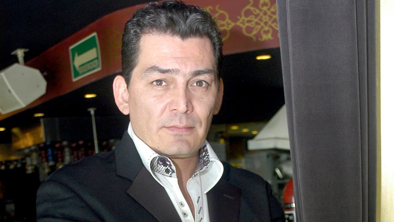 Si bien José Manuel externó ante las cámaras lo que aún siente por Ana Bárbara, el cantautor consideró que no es necesario decirlo ante los medios.
