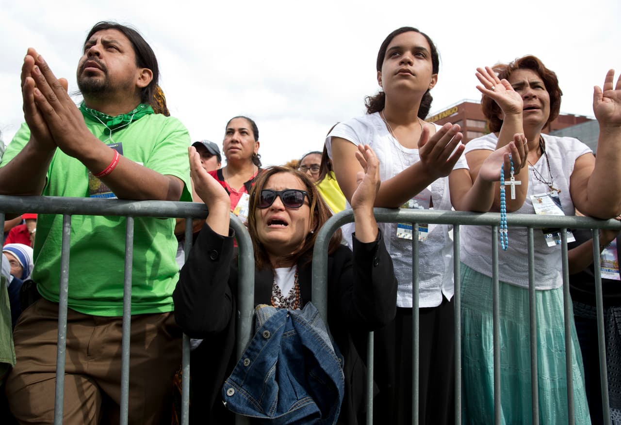 Por qué los latinos en EEUU ya no son católicos mayoritarios y cada vez hay más sin afiliación religiosa