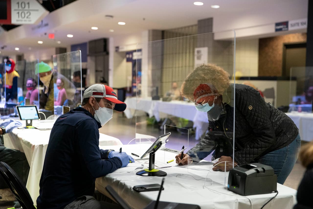 La ley electoral de Texas estipula que 
<b>no</b> puedes cambiar tu voto anticipado en el estado. Lo que significa que si ya votaste, no hay vuelta atrás.