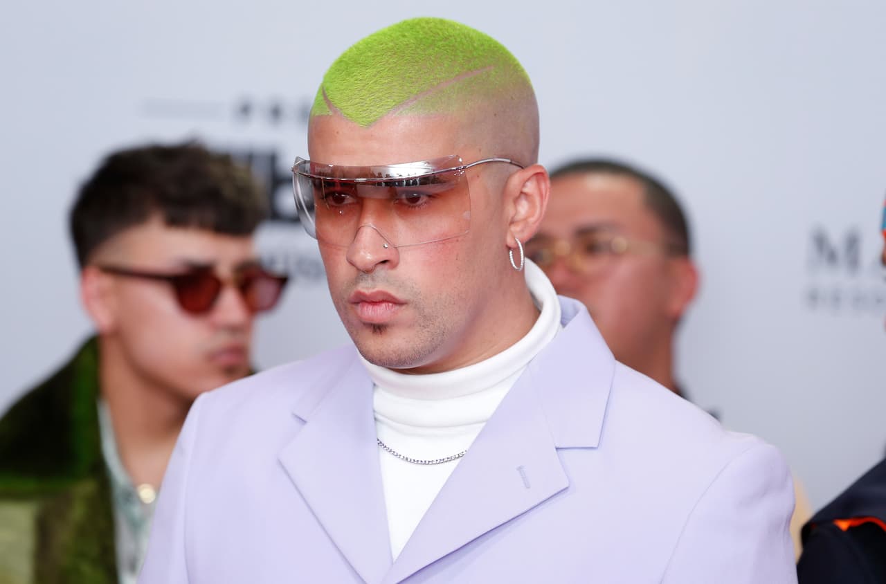 Bad Bunny entrega miles de juguetes a menores en Puerto Rico