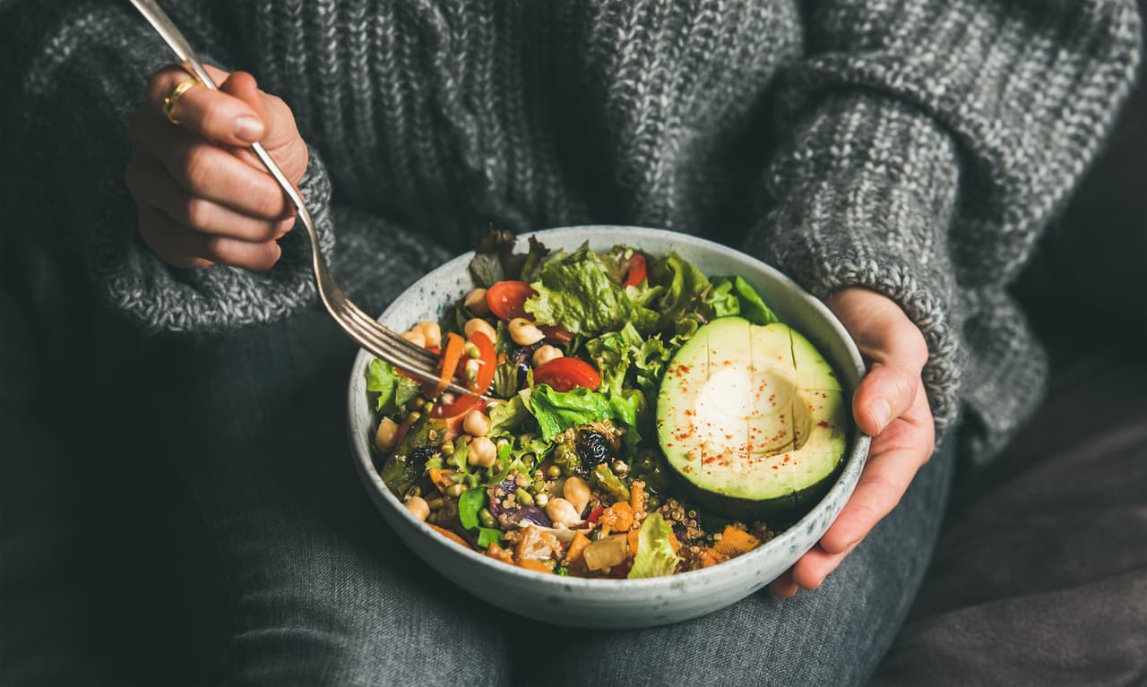 <h3 class="cms-H3-H3">Mito: “Si cocinas durante el eclipse, la comida puede envenenarte”</h3>
<br>
<br>
<b>Es falso, no existe ninguna prueba de esto, dice la especialista. </b>
<br>
<br>“No hay prueba, pero sigue como parte de muchas culturas y especialmente en México”, aclara Austin.