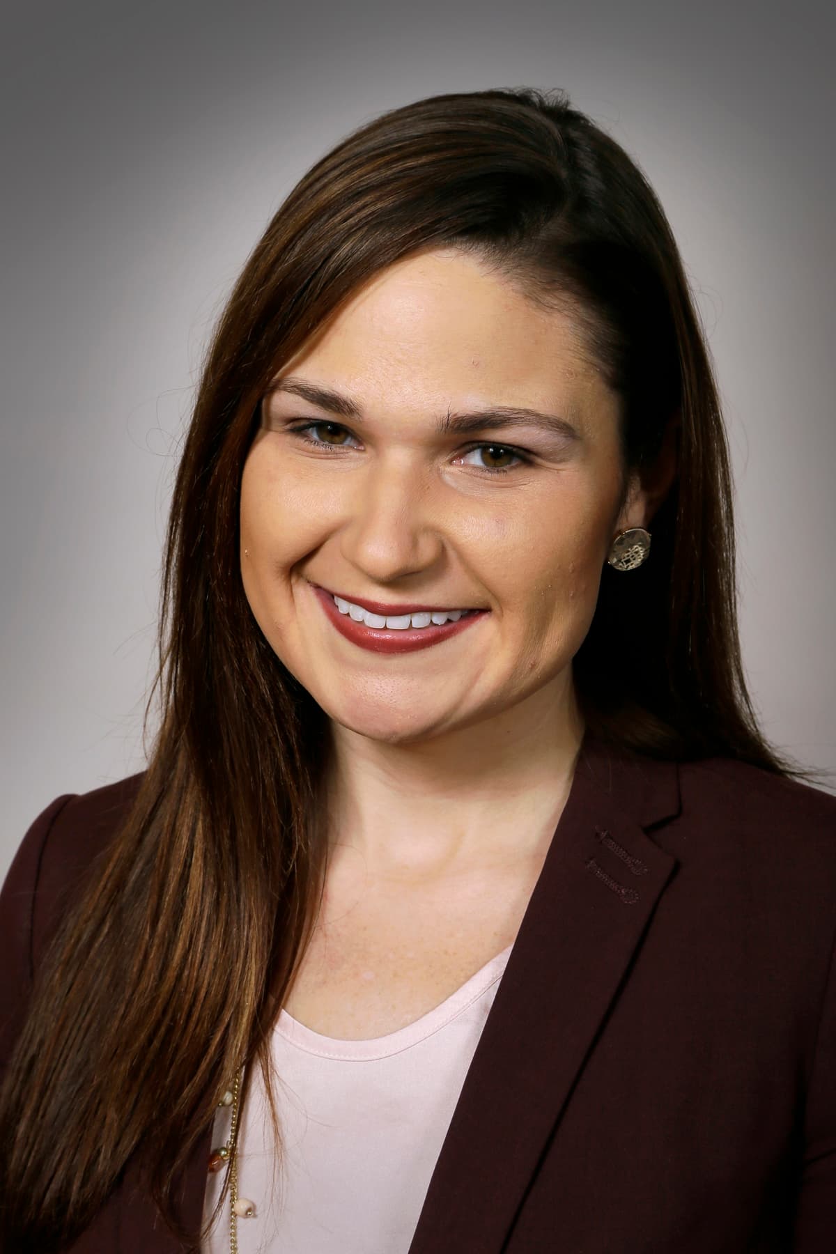 La demócrata 
<b>Abby Finkenauer</b> evitó la reelección del republicano Rod Blum en el Distrito 1 de Iowa. Con 29 años, es la segunda persona más jóven en ser elegida a la cámara de representantes de EEUU, después de Alexandria Ocasio Cortes, elegida con 28 años.