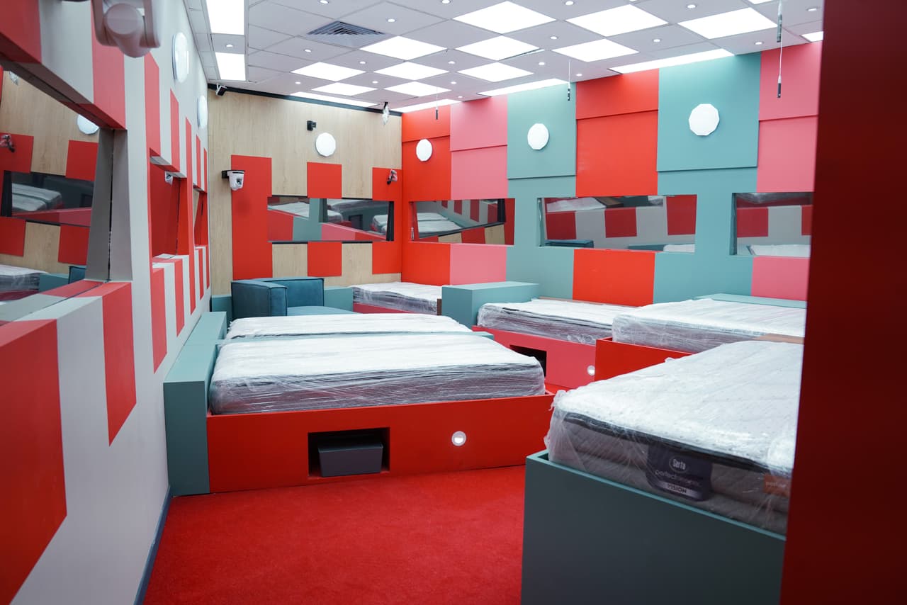 <b>Las Habitaciones:</b> Éste es uno de los cuartos en donde los habitantes podrán dormir y descansar. Todos los espejos que ahí se encuentran son 'reflecta', es decir, que se pueden ver desde fuera.