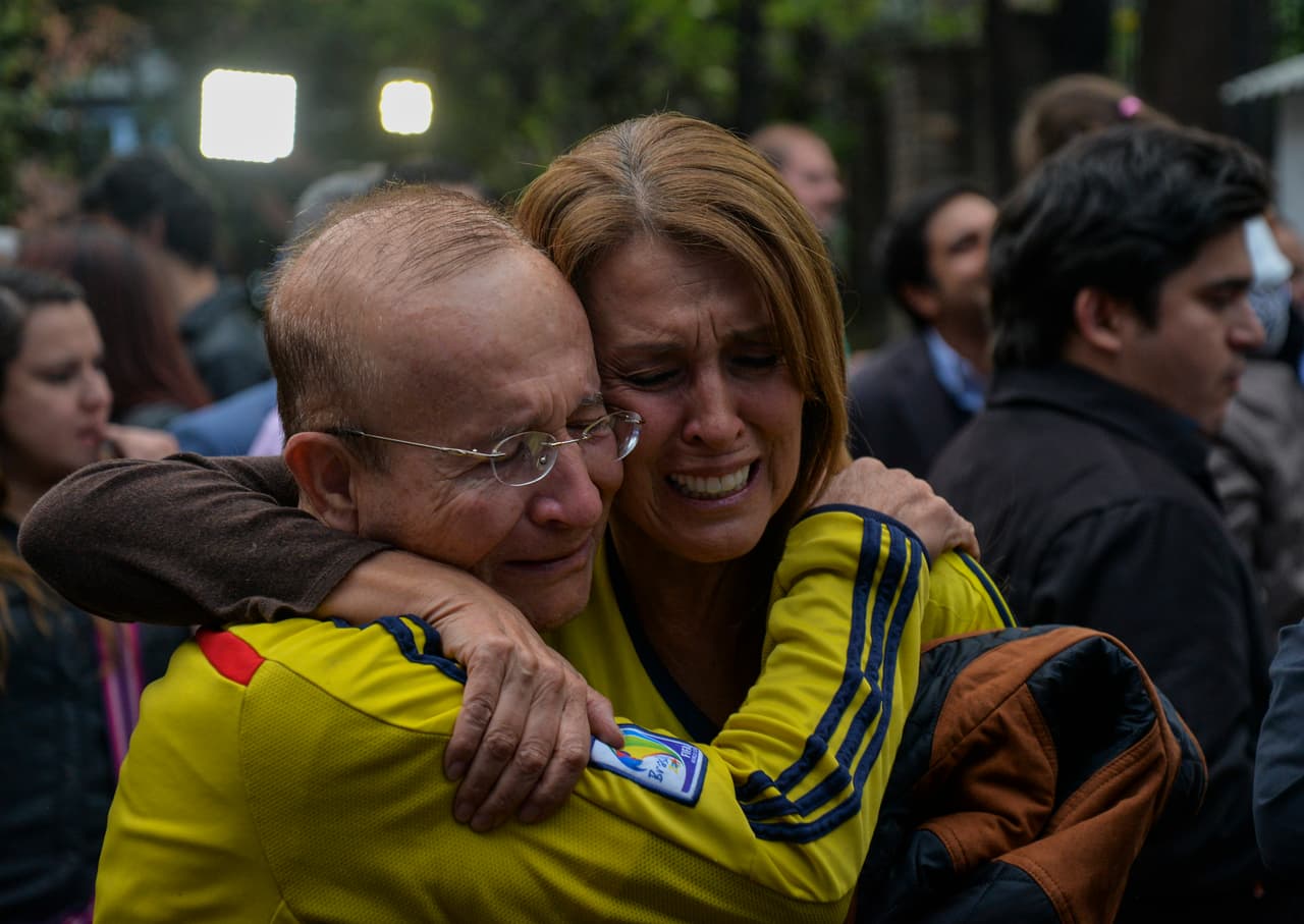 Los gestos de emoción se repitieron en muchos rincones de Colombia, un país que quedó dividido por un proceso de paz que resultó insuficiente.
<br>