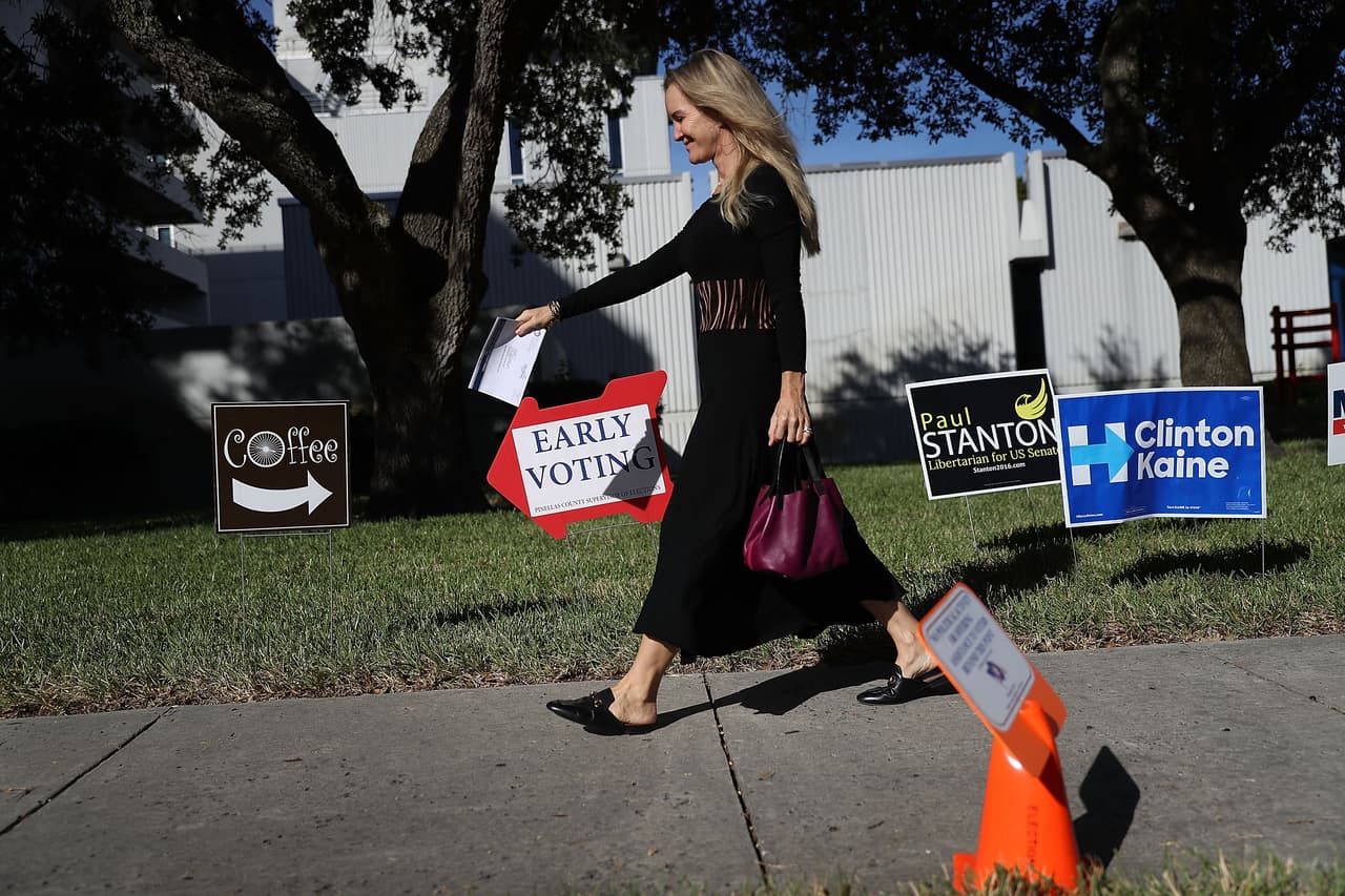 Este centro de votación activo para el voto anticipado está localizado en San Petersburgo, Florida.