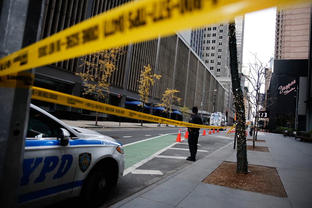 El ejecutivo 
<b>se encontraba en Nueva York para participar en la conferencia anual con inversores de UnitedHealthcare</b>, donde la empresa presentaría sus proyecciones para 2025. El evento, que se realizaba en el New York Hilton Midtown, fue suspendido tras conocerse su muerte.