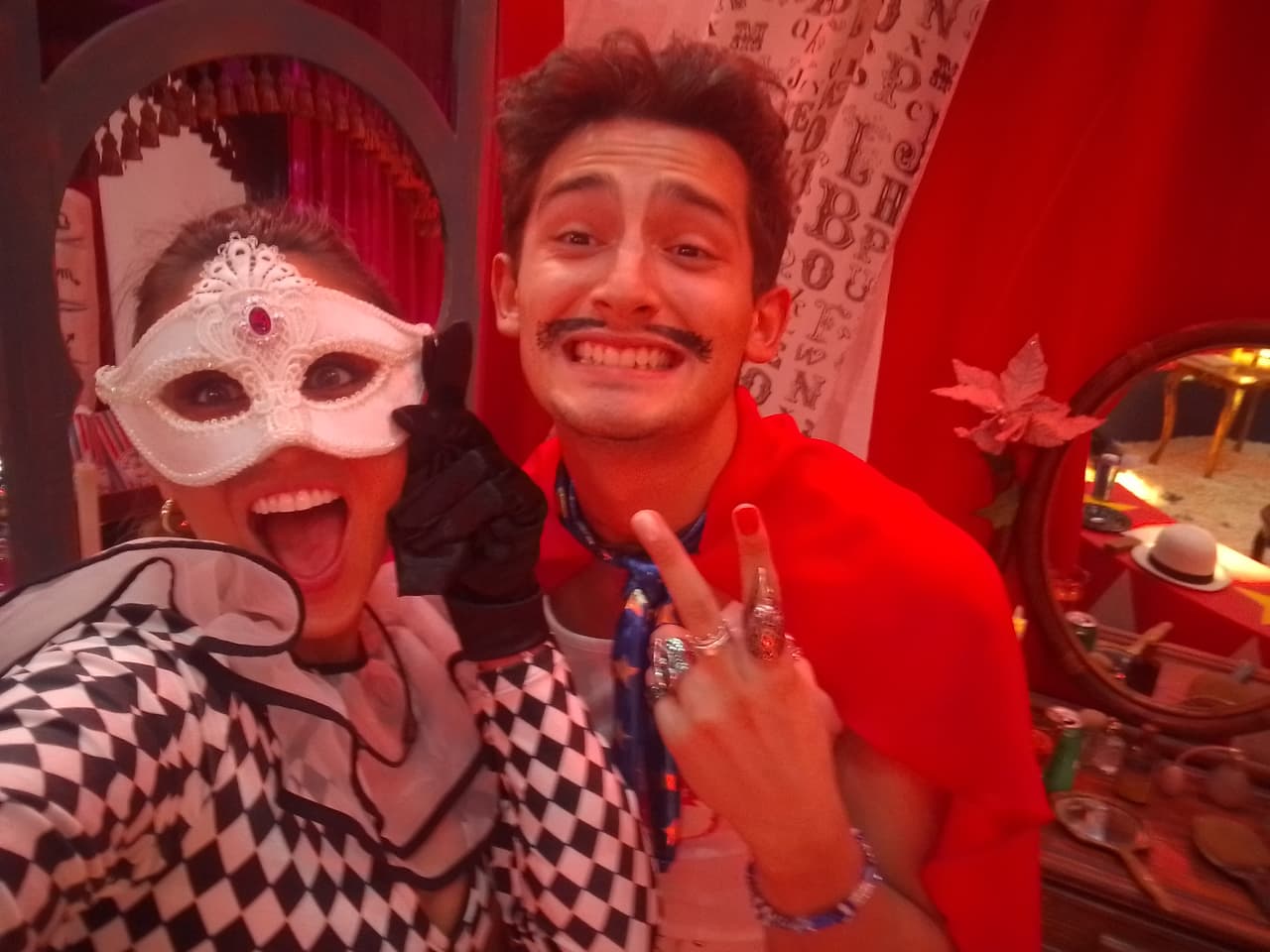 Sofía Rivera Torres y Emilio Osorio fueron de los primeros en tomarse una selfie.