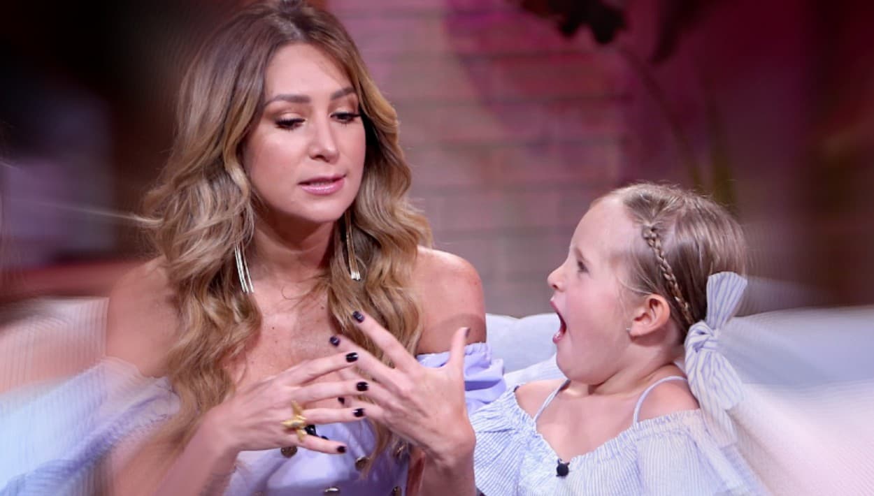 La hija menor de Geraldine Bazán y Gabriel Soto aprovecha un error de su mamá para soltar algo importante