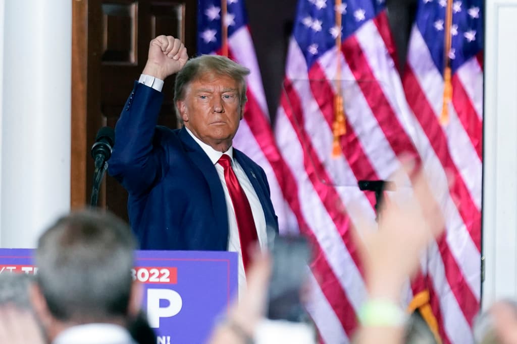¿Se mete Trump en más aprietos cuando justifica la retención de documentos por la que lo imputaron en una corte federal de Miami?