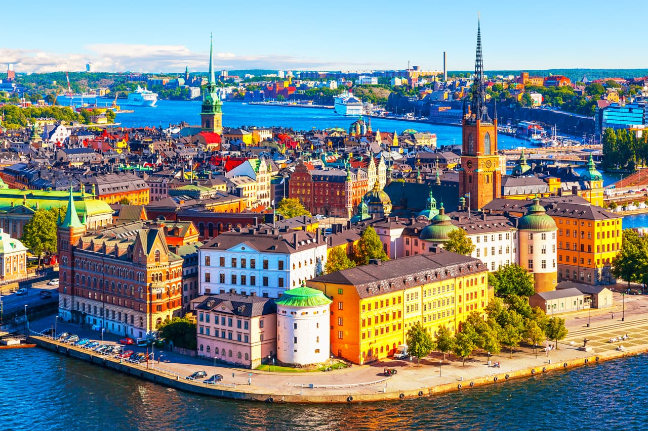 <b>Puesto 16. Suecia.</b> Los tres países escandinavos se encuentran entre los 25 países más ricos del mundo, y Suecia, el más poblado de los tres, ocupa el último lugar, con un INB de 47,937 dólares. Tiene esperanza de vida de 82.3 años, casi cuatro años más que EEUU.