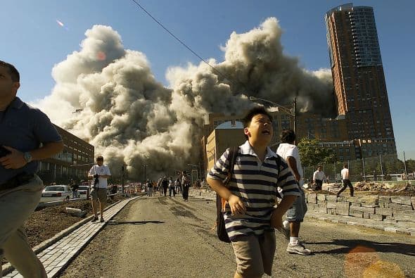 Otros, corrían aterrados, alejándose de la explosión de dos de los edificios más emblemáticos de 
<a href="https://www.univision.com/temas/nueva-york">Nueva York</a>.