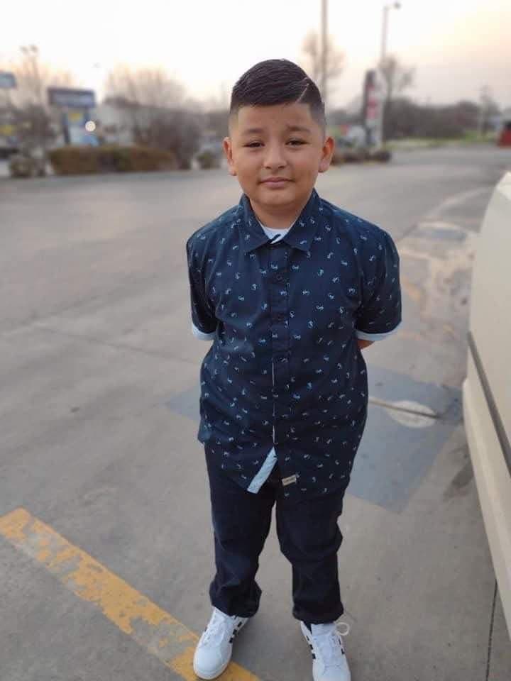 En la imagen, 
<b>Xavier López</b>, de 10 años de edad, quien fue identificado por su familia. Unas horas antes de que tuviera lugar el tiroteo, su madre estuvo con él en la escuela en una ceremonia de entrega de reconocimientos, los anhelados 
<i>'Honor Roll'.</i>