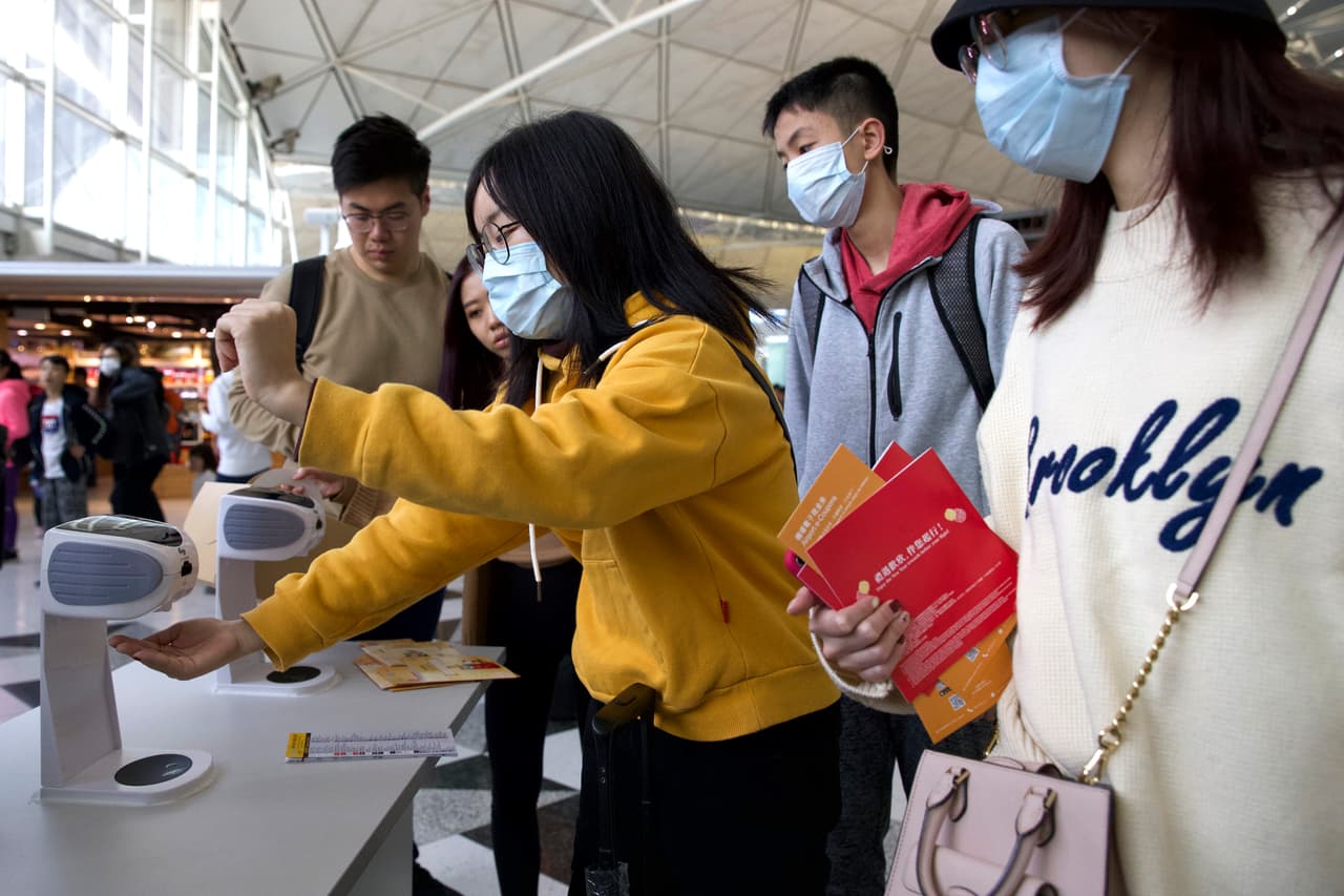 <b>¿Cuánta gente ha enfermado o muerto?</b> Hasta el 25 de enero, de los más de 1000 casos de contagio se sabe que al menos 41 personas en China han muerto a causa del nuevo coronavirus desde que se inició su propagación en diciembre de 2019. EEUU confirmó dos casos del virus y 50 posibles contagios en el país.