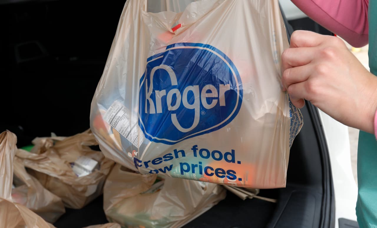 Estos dos grandes supermercados quieren fusionarse. El gobierno de EEUU alega que su unión impulsaría la inflación