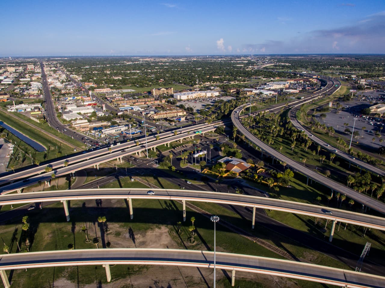 <h3 class="cms-H3-H3">8. Brownsville-Harlingen, Texas</h3>
<br>
<br>💵
<b> Tasa de pobreza concentrada: </b>28.1%
<br>
<br>💵 
<b>Tasa de pobreza en general: </b>26.7%
<br>
<br>💵
<b> Barrios en extrema pobreza: </b>22 de 118.
<br>
<br>💵
<b> Ingreso promedio por hogar: </b>$36,723 en barrios pobres, $61,429 en el resto.
<br>
