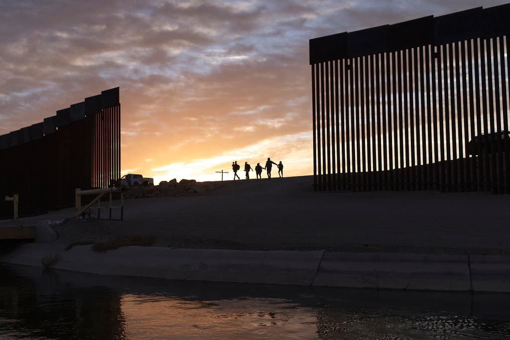 La Oficina del Censo de Estados Unidos está añadiendo a beneficiarios de parole humanitario a su recuento de inmigrantes
