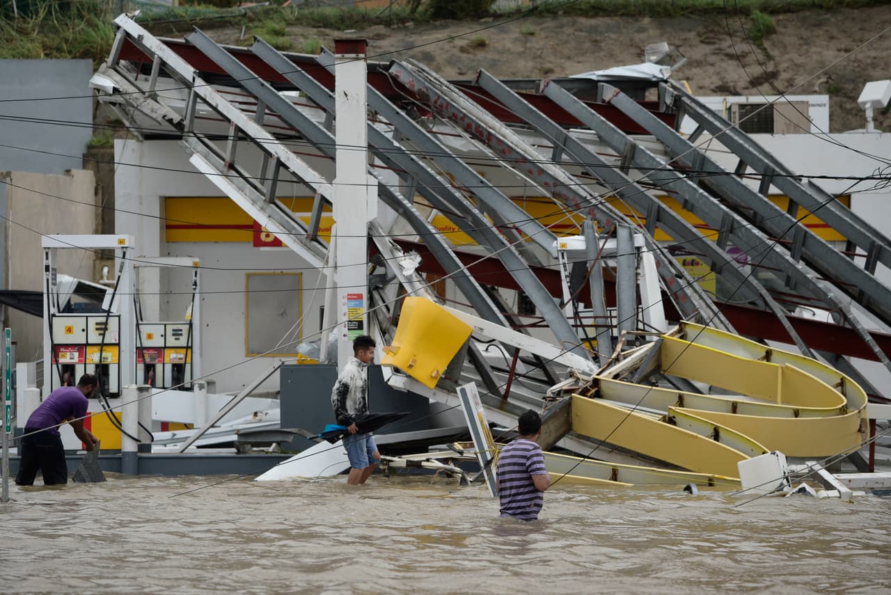 A man died in Bayamón, in the northeast of the island, when he was struck by flying debris.