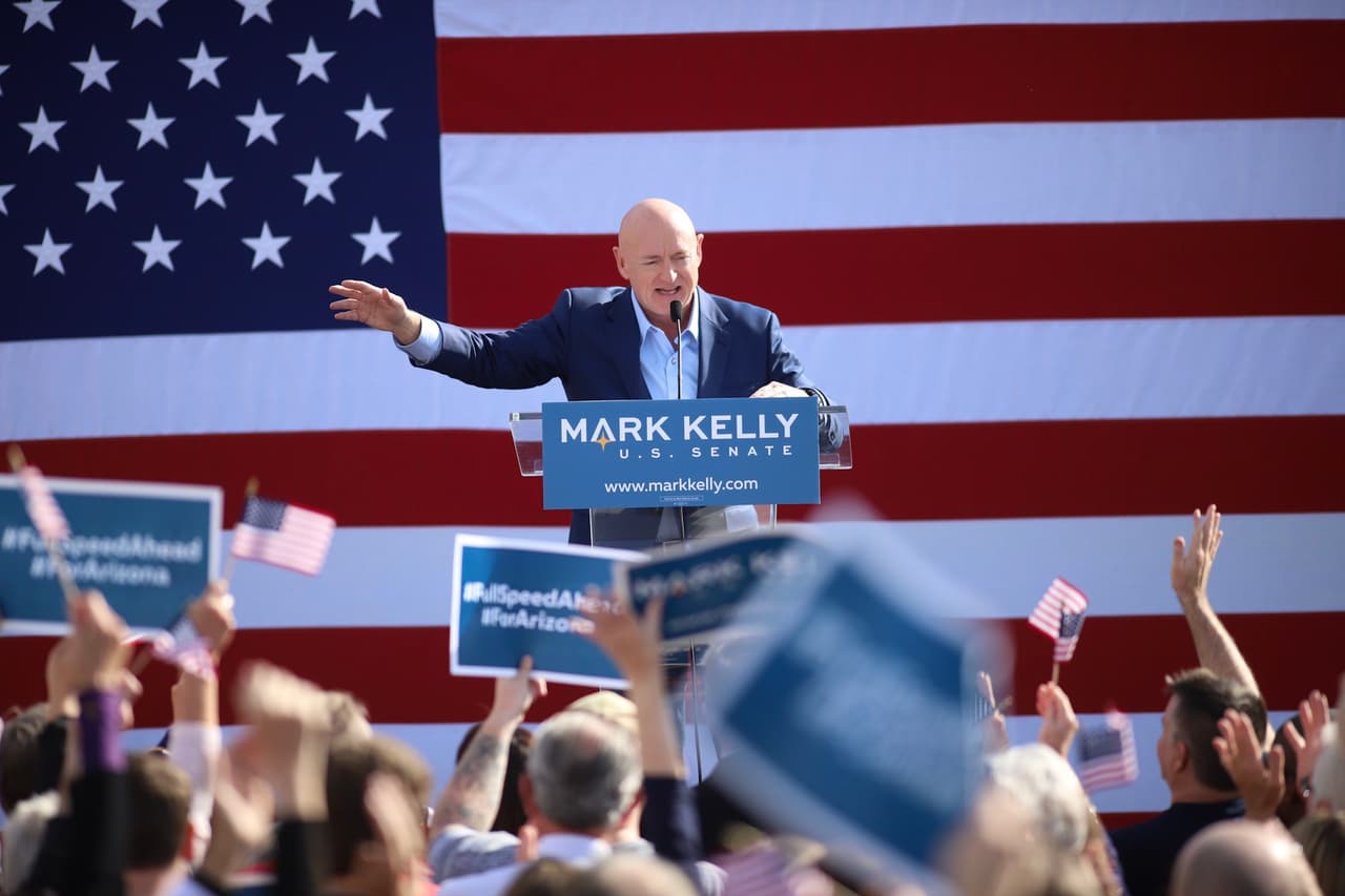 El candidato demócrata y ex astronauta, Mark Kelly, intensifica su campaña en busca de una silla en el Senado de Estados Unidos y debe enfrentar a la senadora republicana Martha McSally en las elecciones generales del 3 de noviembre.